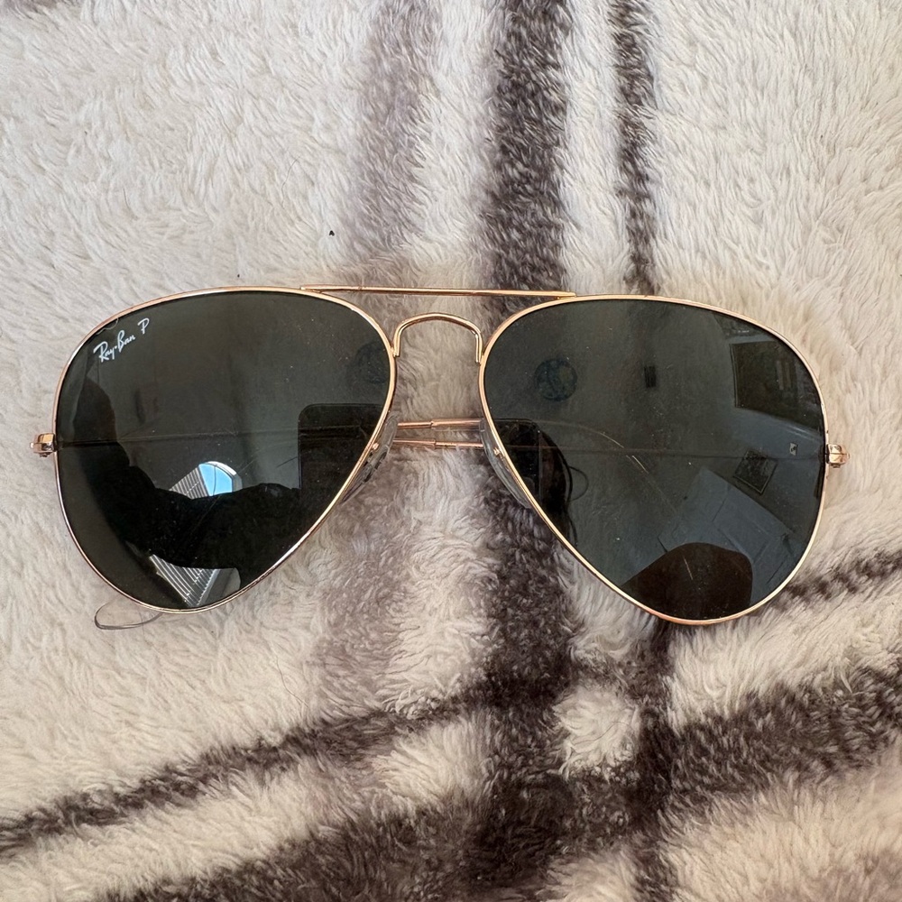 Polarized Ray-Ban Aviator Sunglasses with Gold Frame and Black Lenses